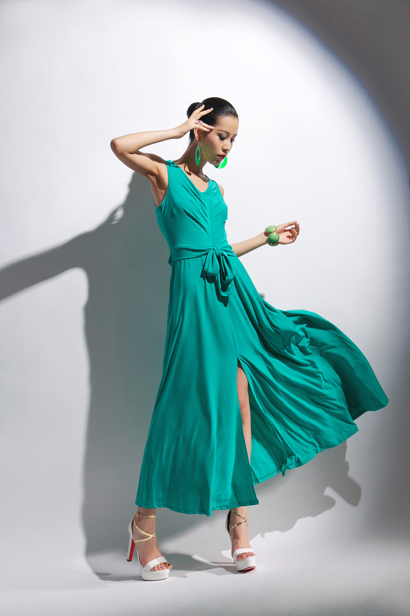 MAXI DRESS ชุดเดรสยาวแฟชั่นคอวี แขนกุด สีเขียว ใส่ออกงาน เซ็กซี่ สวยๆ ASIA STREET FASHION