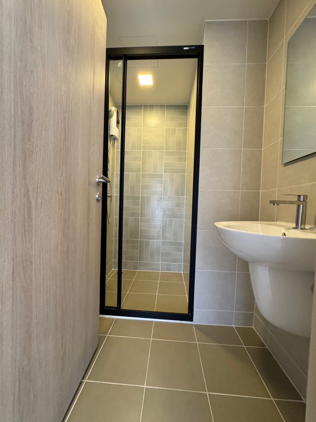 ให้เช่าคอนโดใหม่ใกล้ ม.ธรรมศาสตร์ มีรถรับ-ส่งถึงหน้า ม. dcondo Shine Rangsit (ดีคอนโด ชายน์ รังสิต) ห้องใหม่ไม่เคยปล่อยเช่า ด่วนก่อนเต็มนะจ๊ะ