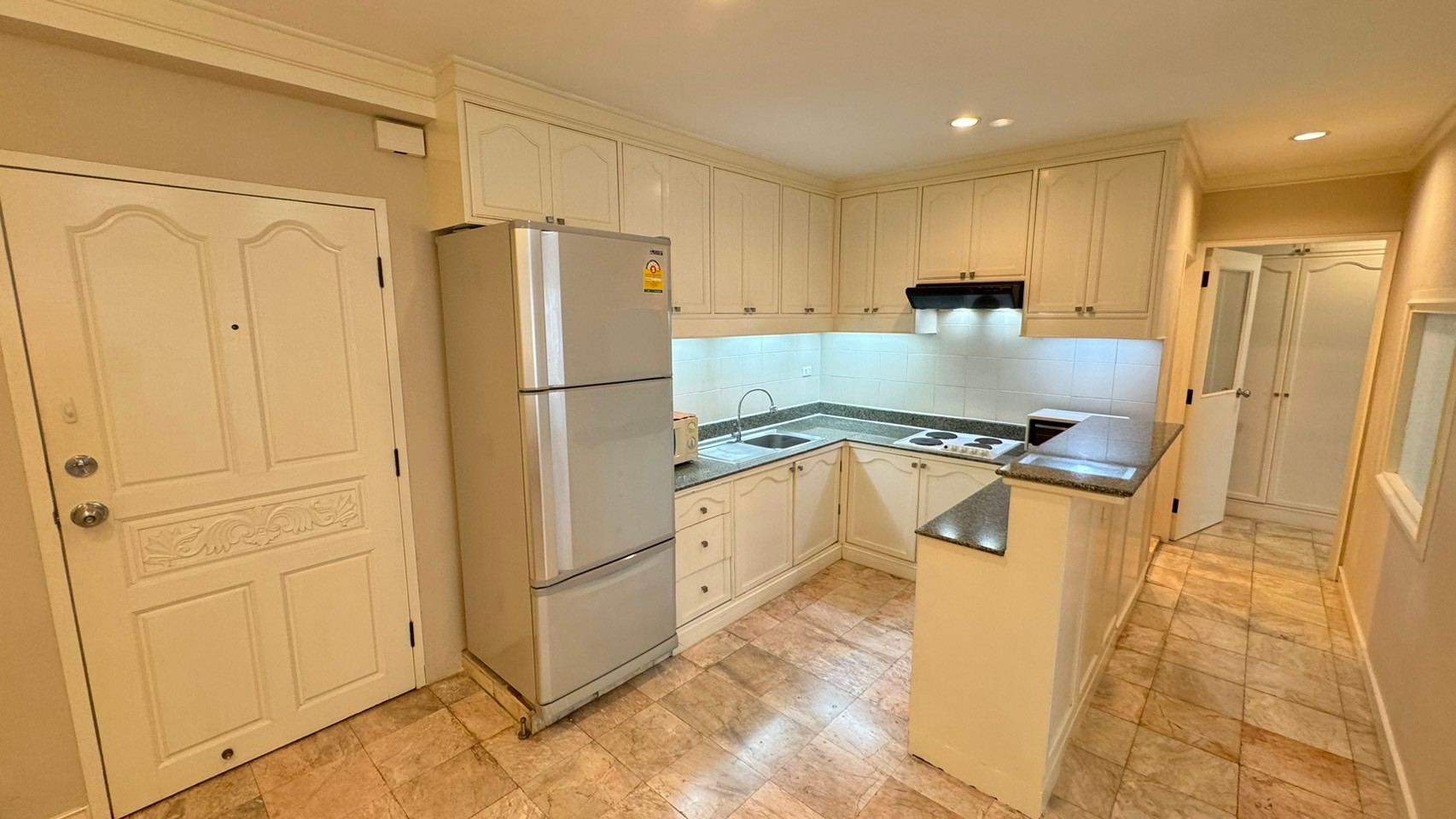 ให้เช่าคอนโด Saranjai Mansion : สราญใจ แมนชั่น Sukhumvit Soi 6 ห้องแต่งครบพร้อมเข้าอยู่ 1 ห้องนอน