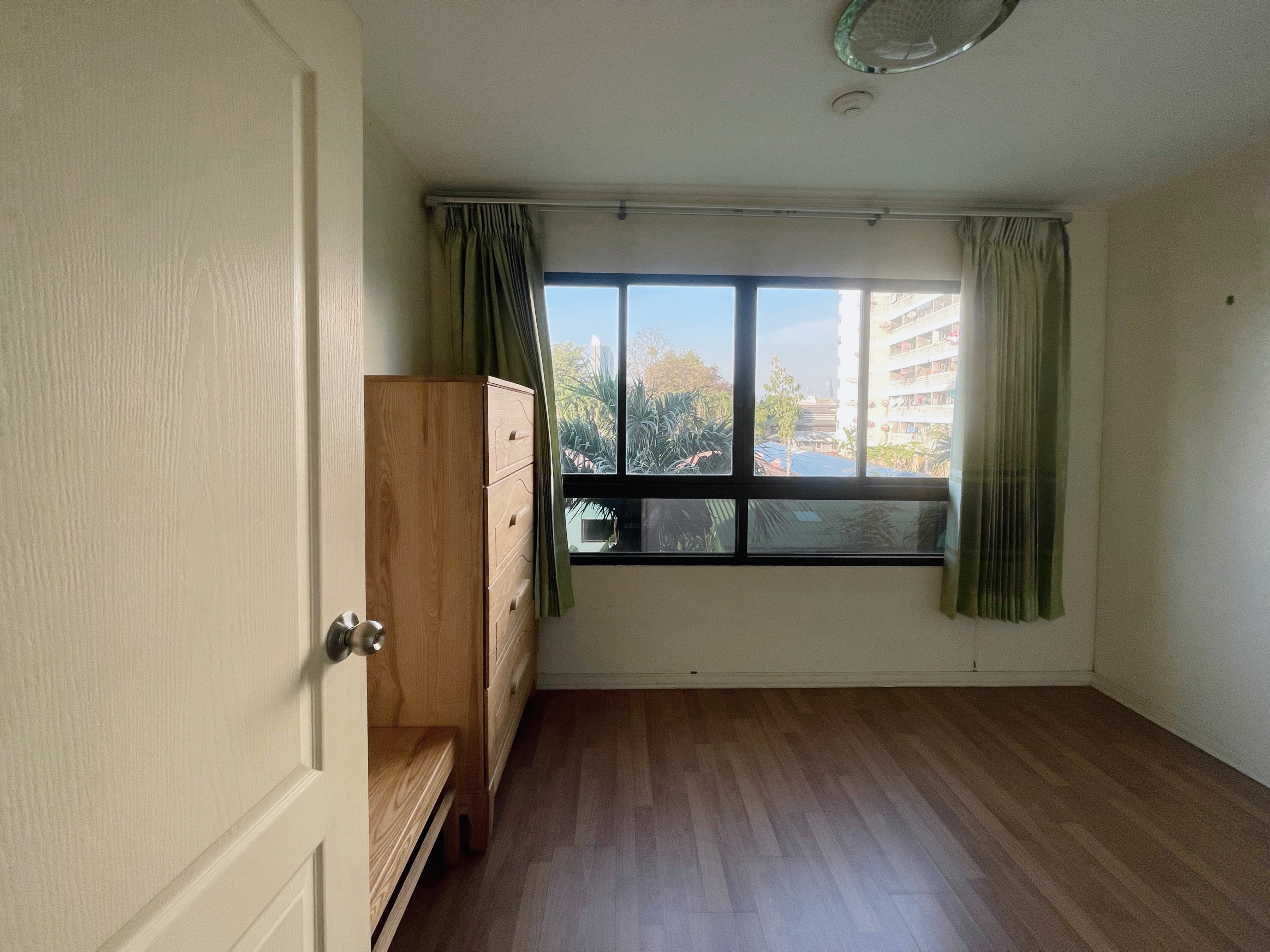 ขายคอนโด ลุมพินี เจริญกรุง-พระราม 3 Charoen Krung (ลุมพินี เพลส พระราม 3 - เจริญกรุง) ห้องเปล่า 2 ห้องนอน 2 ห้องน้ำ