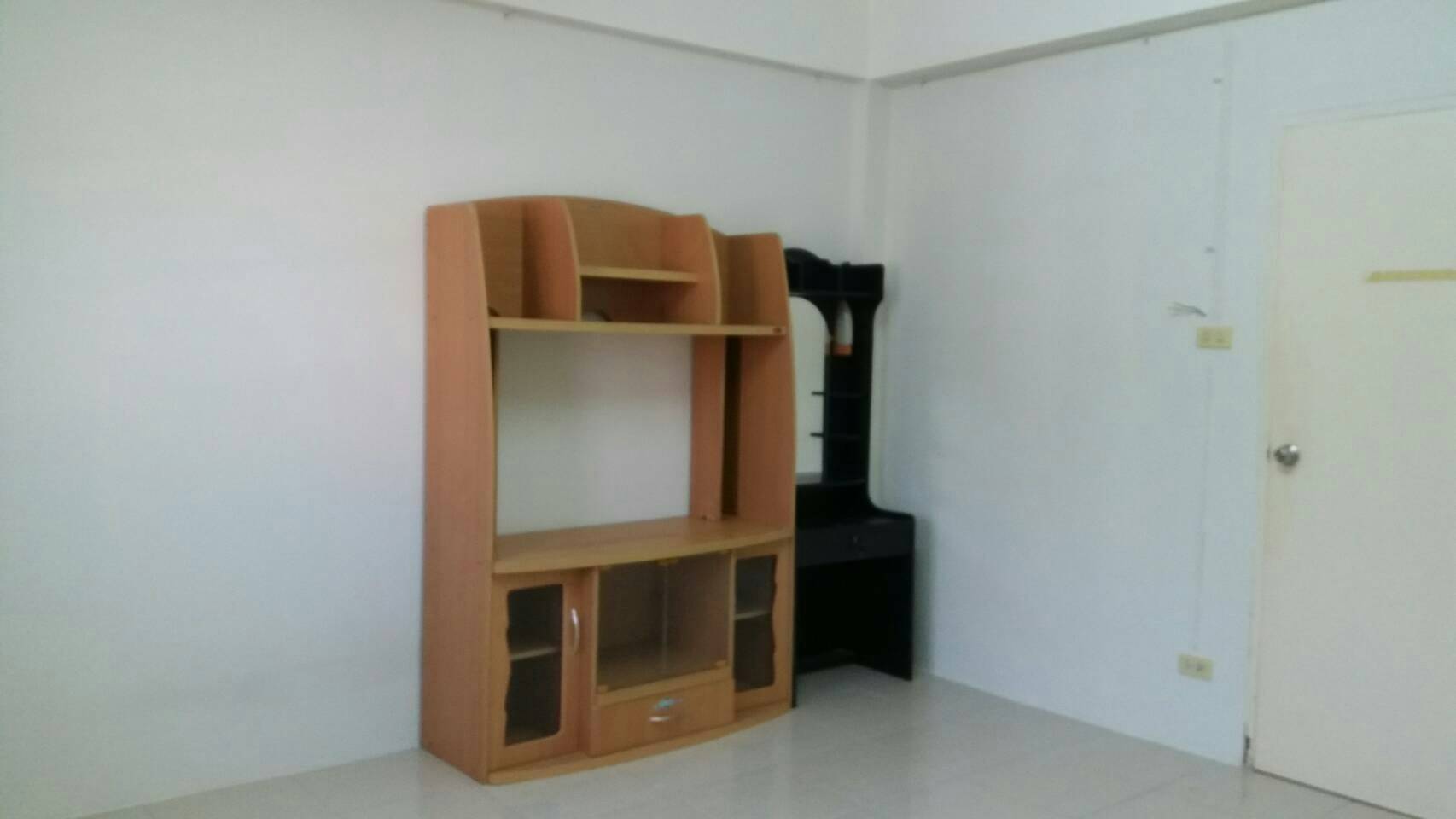 ขายตึกแถว 2 ชั้นครึ่ง พร้อมคนเช่า ที่ดิน 16 ตรว ค้าขายได้ จอดรถหน้าร้านได้ ถนน บ้านบน เนินพยอม