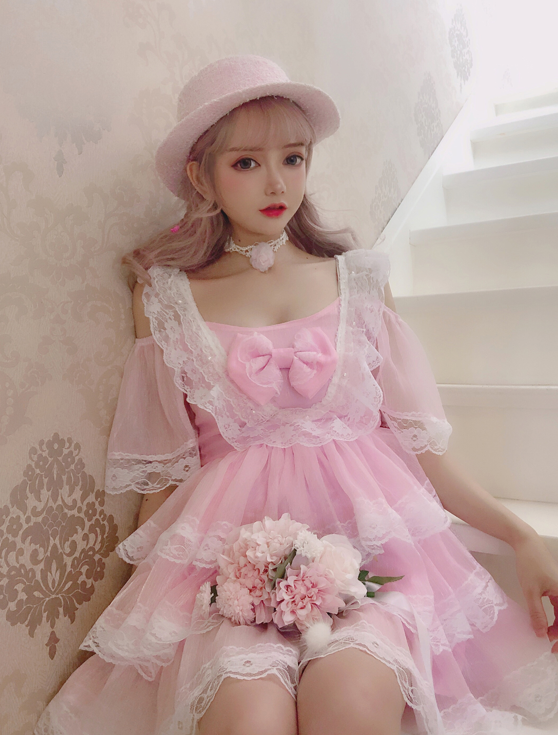 พรีออเดอร์ : เดรสแฟชั่นสไตล์โลลิต้า สีชมพูหวานเปิดไหล่ แต่งระบายลูกไม้ มีให้เลือก 3สี