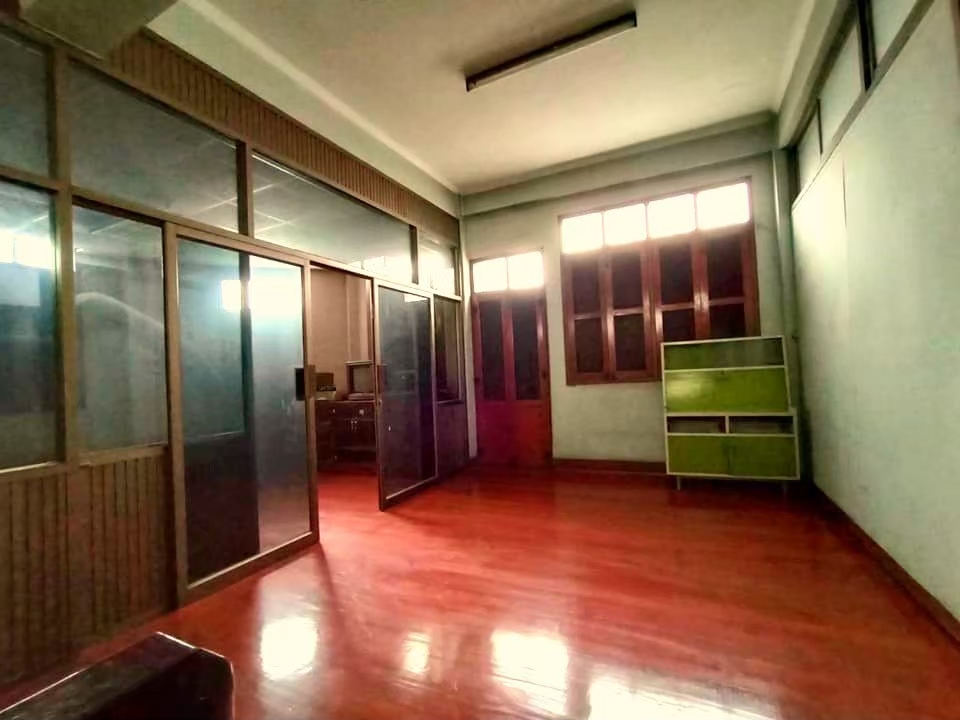 ให้เช่าอาคารพาณิชย์ย่านเจริญกรุง 54 -สาทร-บางรัก 4 คูหา (4 ชั้น) มีดาดฟ้า มีที่จอดรถ ติดถนนใหญ่ 70.1 ตรว. ( 1,320 ตรม )