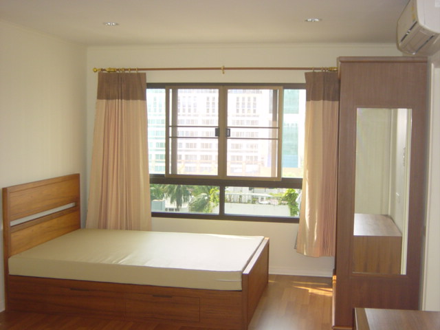 คอนโดเพลส พหล – สะพานควาย Lumpini Place Phahol-Sapankhwaiให้เช่าห้องสตูดิโอ 30 ตร.ม ชั้น 7 ตึก A ราคา 12,000 ต่อเดือน