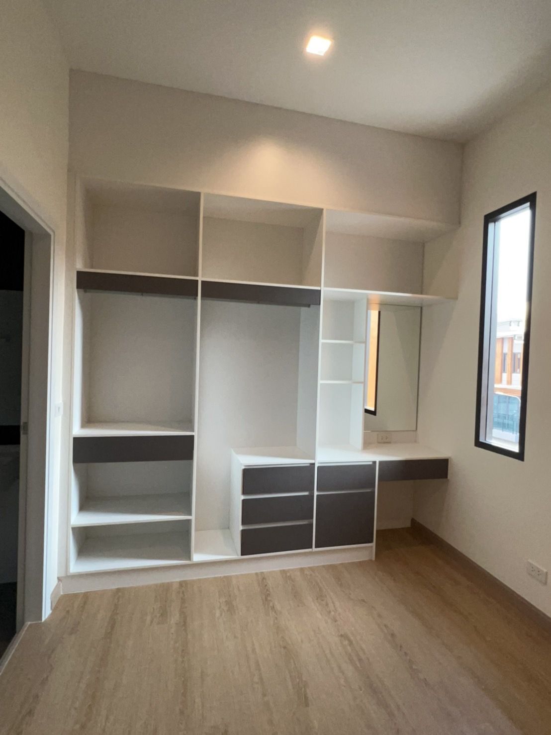 ให้เช่า ไอเจ้นท์ พัฒนาการ EIGEN Pattanakarn ซอยพัฒนาการ 99 (เข้าซอย 100 เมตร) Smart townhome ใหม่ หลังใหญ่ แบบ Simpli ติดถนนเมนหน้าโครงการ 15 เมตร