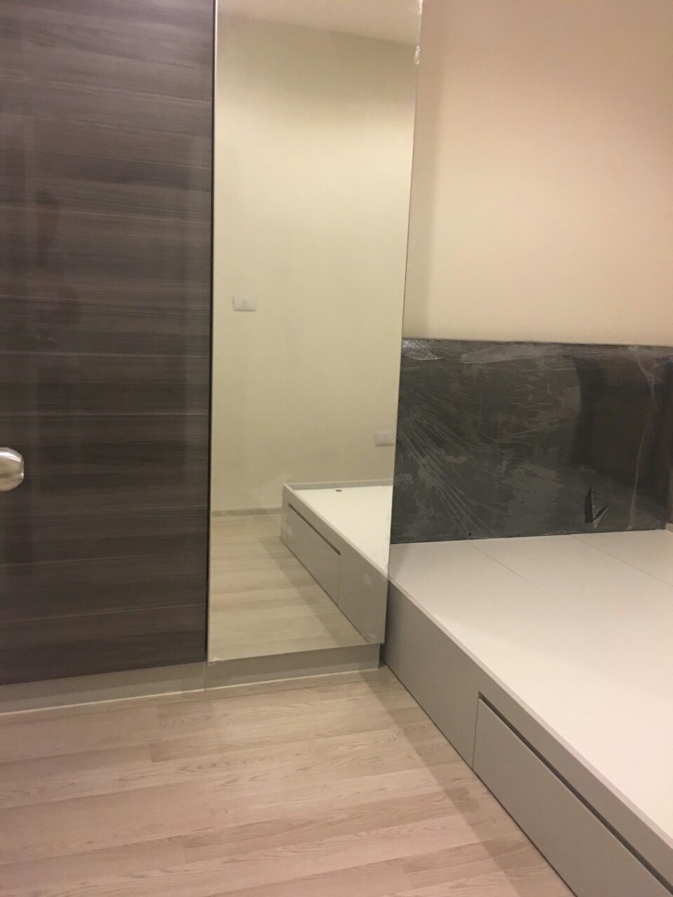 ให้เช่าห้องคอนโด Centric Ratchada-Suthisan 1 ห้องนอน ชั้น 5 หัวมุม ติดสระว่ายน้ำ