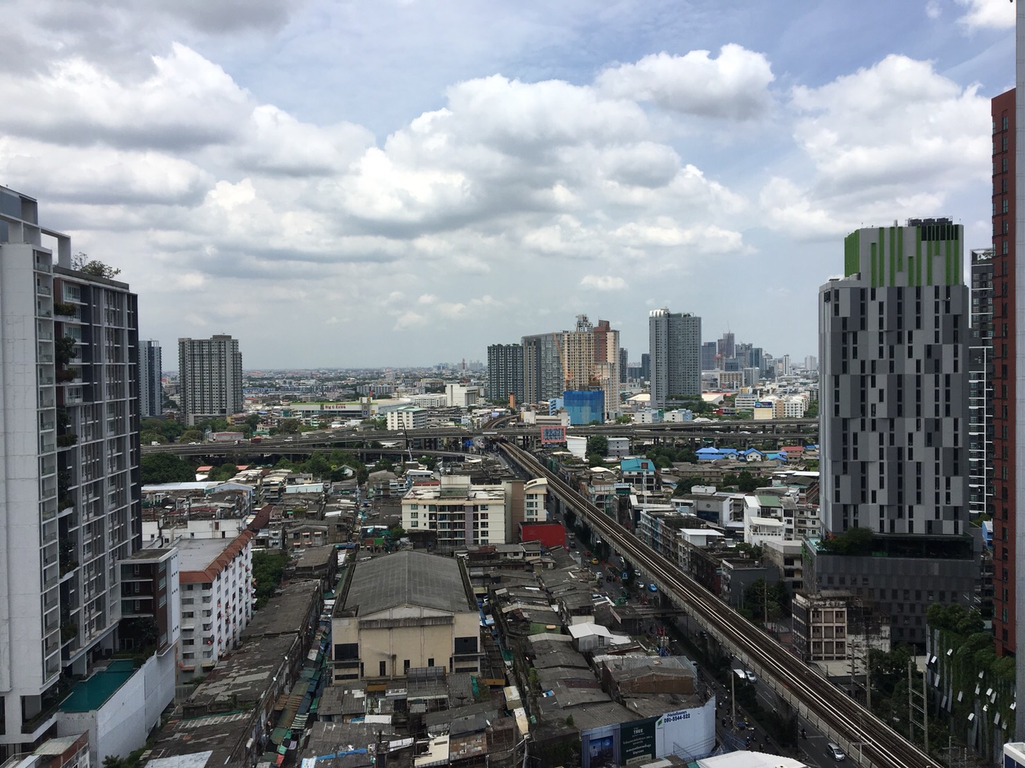 ขาย / ให้เช่าคอนโด Sky Walk Condominium (สกายวอล์ค คอนโดมิเนียม ) 1 ห้องนอนอ 1ห้องน้ำ ห้องเลขที่ 328. ชั้น 22