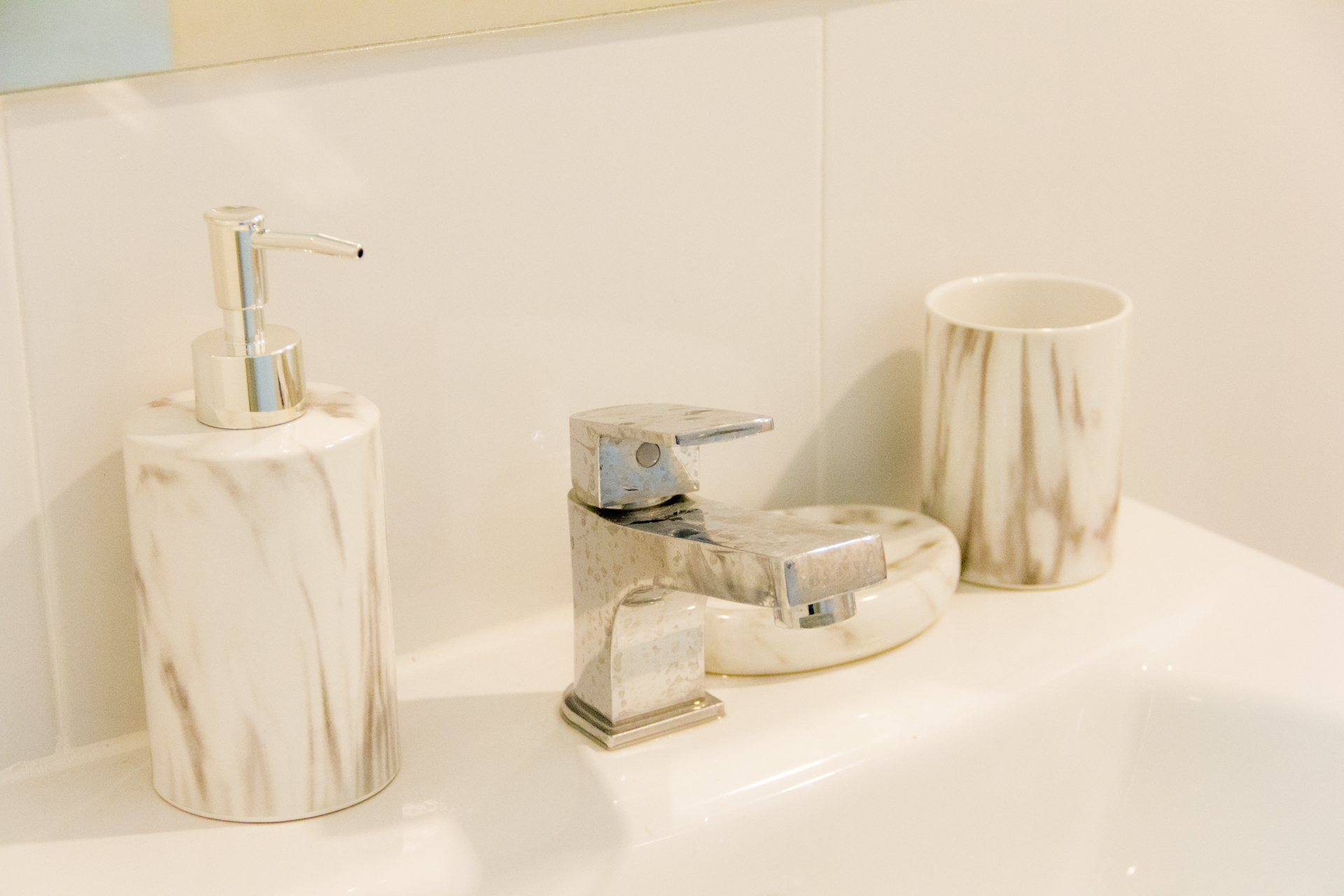 ขายคอนโดThe Kith Plus Sukhumvit 113 (เดอะ คิทท์ พลัส สุขุมวิท 113) 2 ยูนิต ตกแต่งครบพร้อมเข้าอยู่ ยูนิตที่1 แบบ 1 ห้องนอน 1 ห้องน้ำ ตึก A ชั้น 3