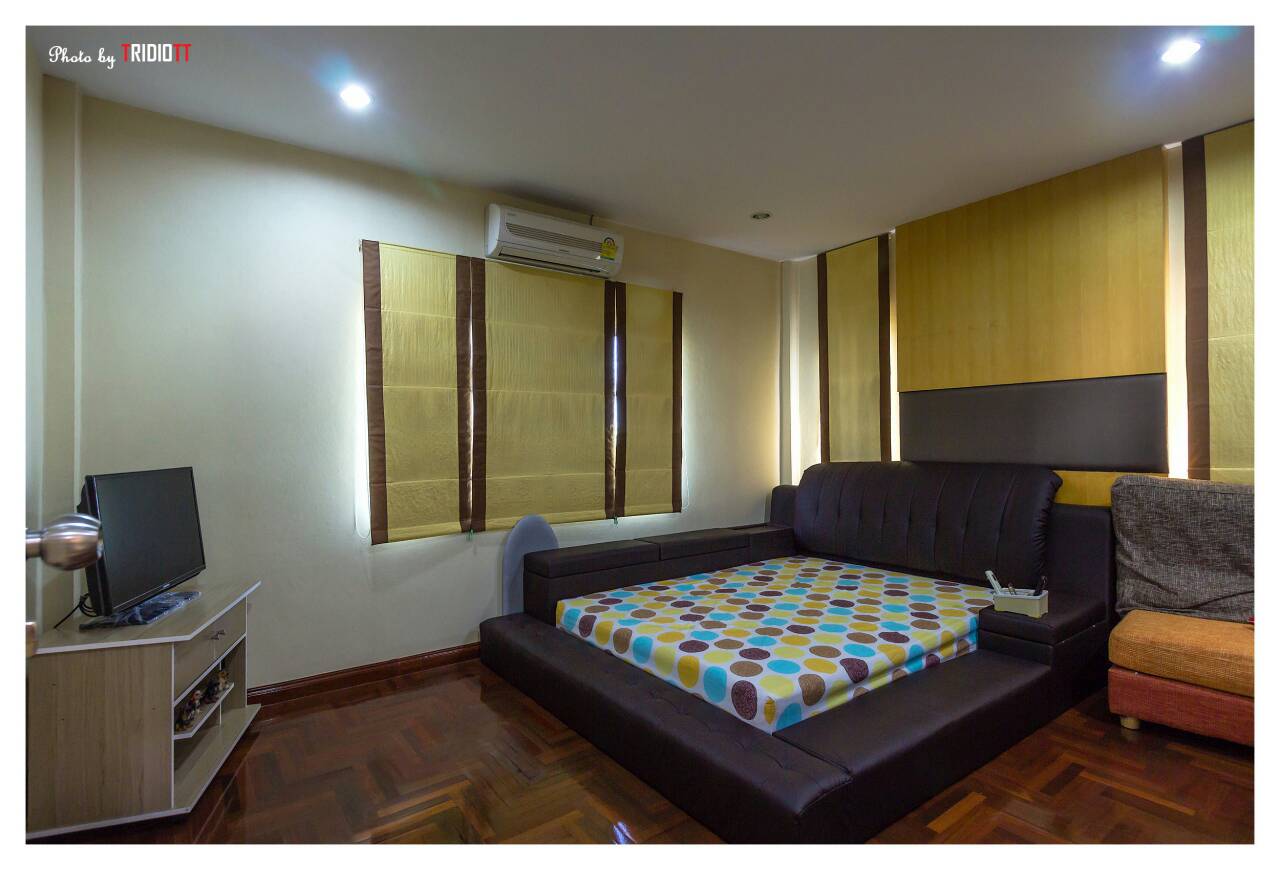 ขายบ้านเดี่ยว 2 ชั้น หมู่บ้านไชยลดา ถนนรามคำแหง ( ซอย มีสทีน ) 3 ห้องนอน 3 ห้องน้ำ (มีห้องคนรับใช้แยกส่วนต่างหาก) เนื้อที่101ตร.ว