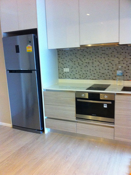 ให้เช่าคอนโด The Room Sukhumvit 21 (เดอะ รูม สุขุมวิท 21) 2 ยูนิต ห้องตกแต่งพร้อมเข้าอยู่ คอนโดใจกลางอโศก เยื้องตึกแกรมมี่