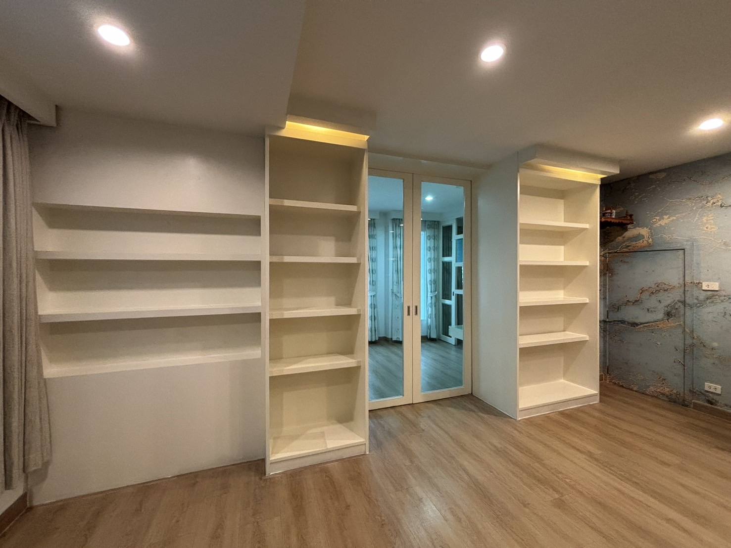 🏡 ให้เช่าบ้านเดี่ยวหรู หมู่บ้านบ้านลาดพร้าว Exclusive 📍 ถนนเลียบด่วนเอกมัย–รามอินทรา (ตรงข้าม The Crystal Park)