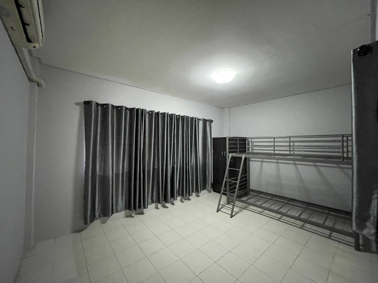 ให้เช่าทาวน์โฮม รัชดา-สุทธิสาร 5 ห้องนอน (170 m2) ใกล้ MRT สุทธิสาร/ห้วยขวาง 35,000 บาท/เดือน !!