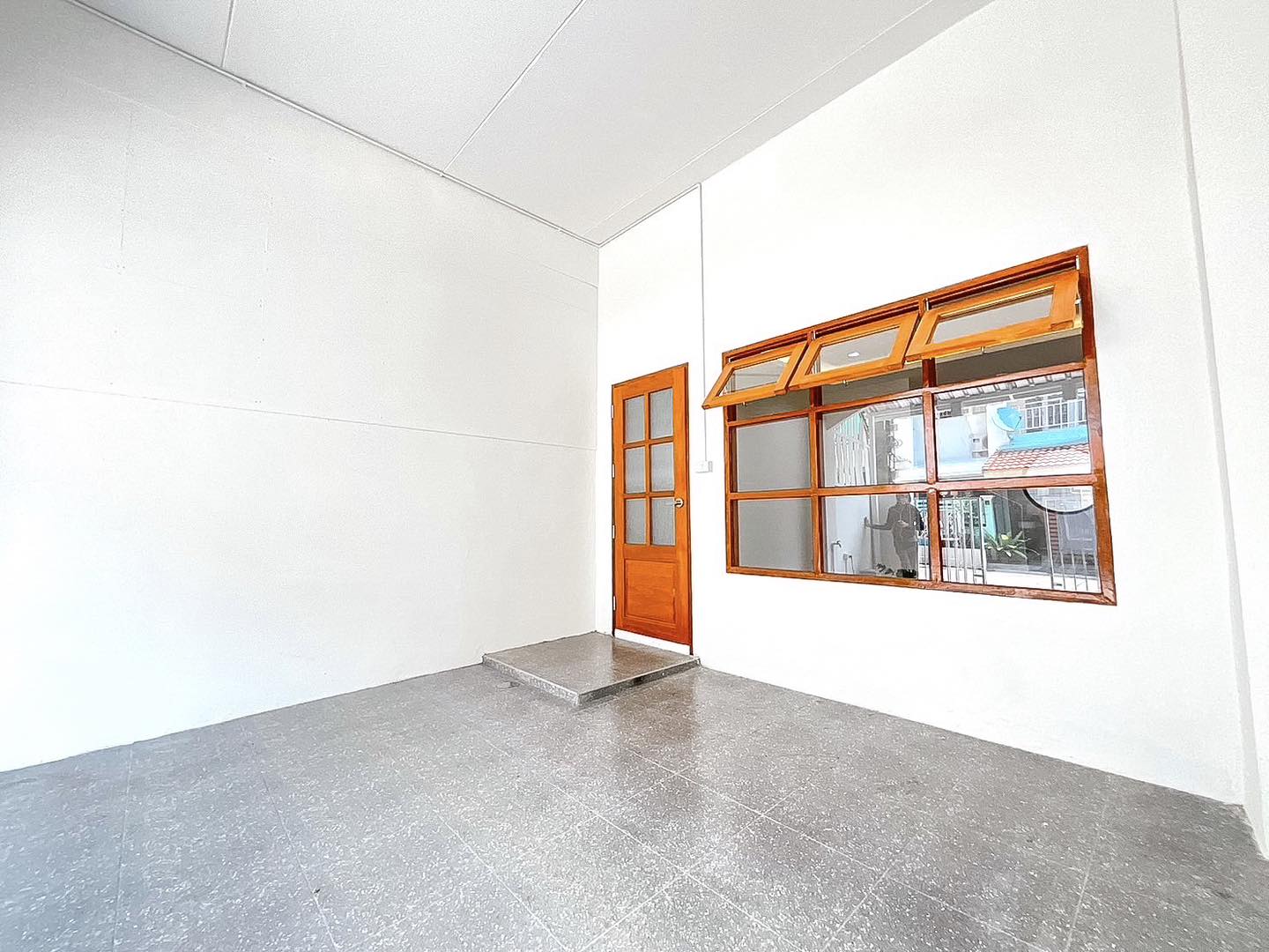 ขายทาวน์เฮ้าส์ หมู่บ้านธนจิตต์ ราคาพิเศษ 1,490,000 บาท ฟรีโอน! ทาวน์เฮ้าส์ 2 ชั้น ตกแต่งใหม่ พร้อมเข้าอยู่