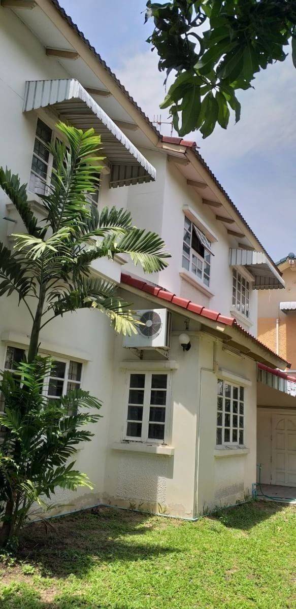 ขายสบาย ๆ บ้านสวยทำเลโดน หมู่บ้านนันทวันรามอินทรา รามอินทรา กม.8 คู้บอน ซอย 27 ขายราคา 9,000,000 บาท