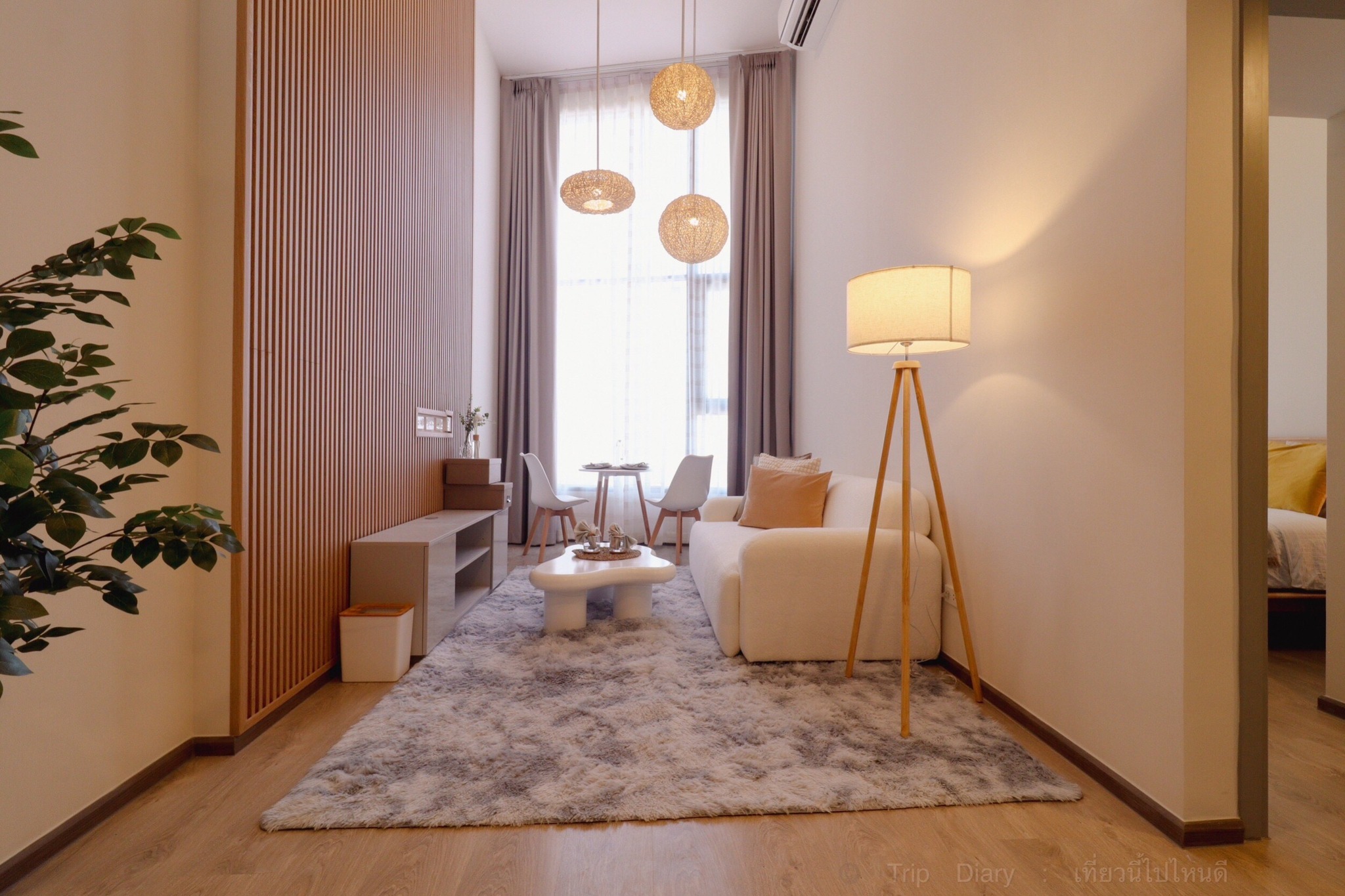 ✨ ให้เช่าคอนโดใหม่ SOHO Bangkok Ratchada (โซโห แบงค็อก รัชดา) 📍 ใกล้ MRT ห้วยขวางเพียง 200 เมตร | ห้องใหม่ สไตล์มูจิ | Duo Space 2 ชั้น เพดานสูง 4 เมตร วิวสวย ชั้น 18!