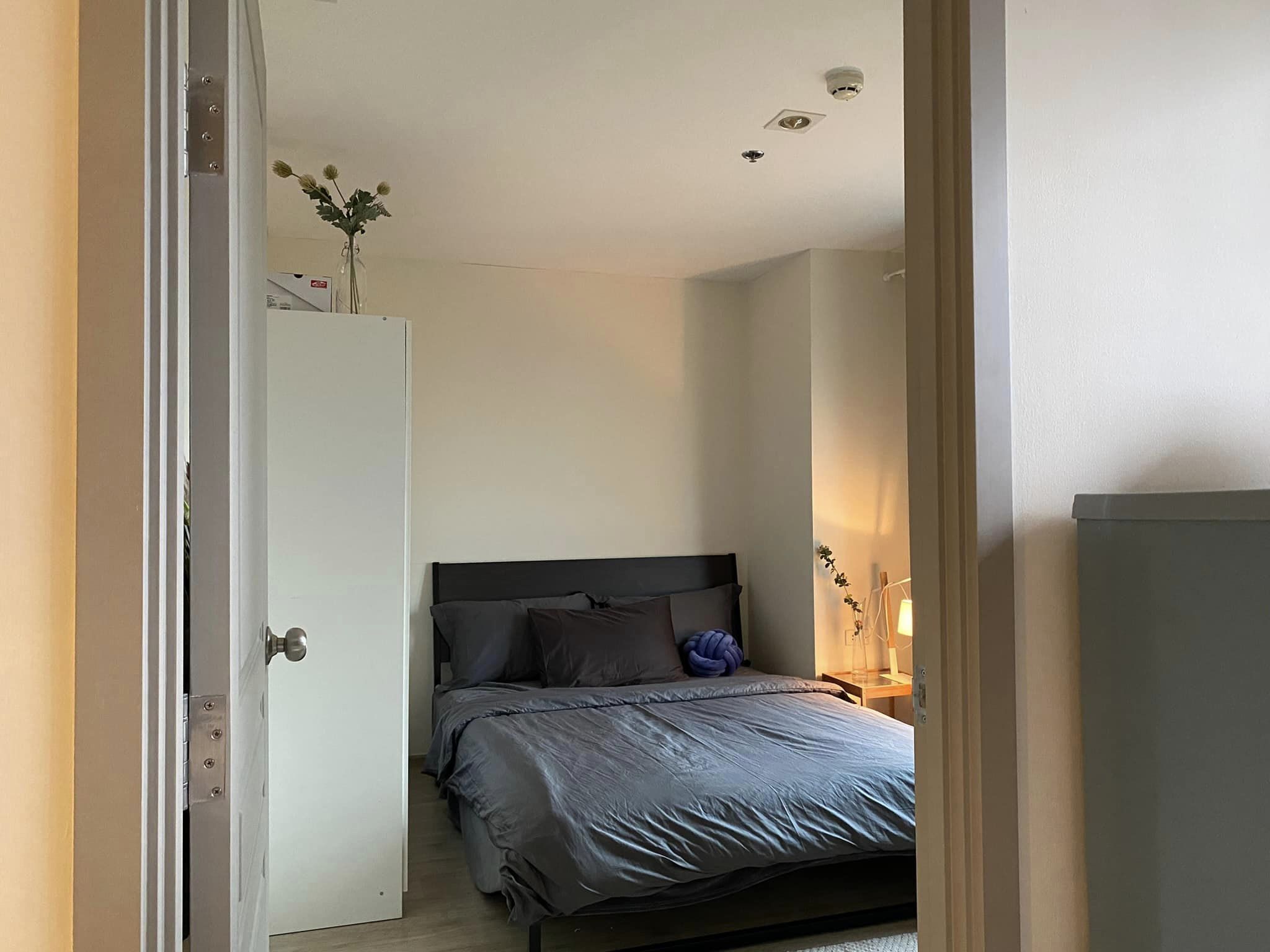 ให้เช่าคอนโด Rich Park @ Chaophraya (ริชพาร์ค แอท เจ้าพระยา) คอนโดติดสถานีรถไฟฟ้าไทรม้า ขนาดพื้นที่ 32 ตรม. 1 ห้องนอน 1ห้องน้ำ (แยกเปียกแห้ง+เครื่องทำน้ำอุ่น)