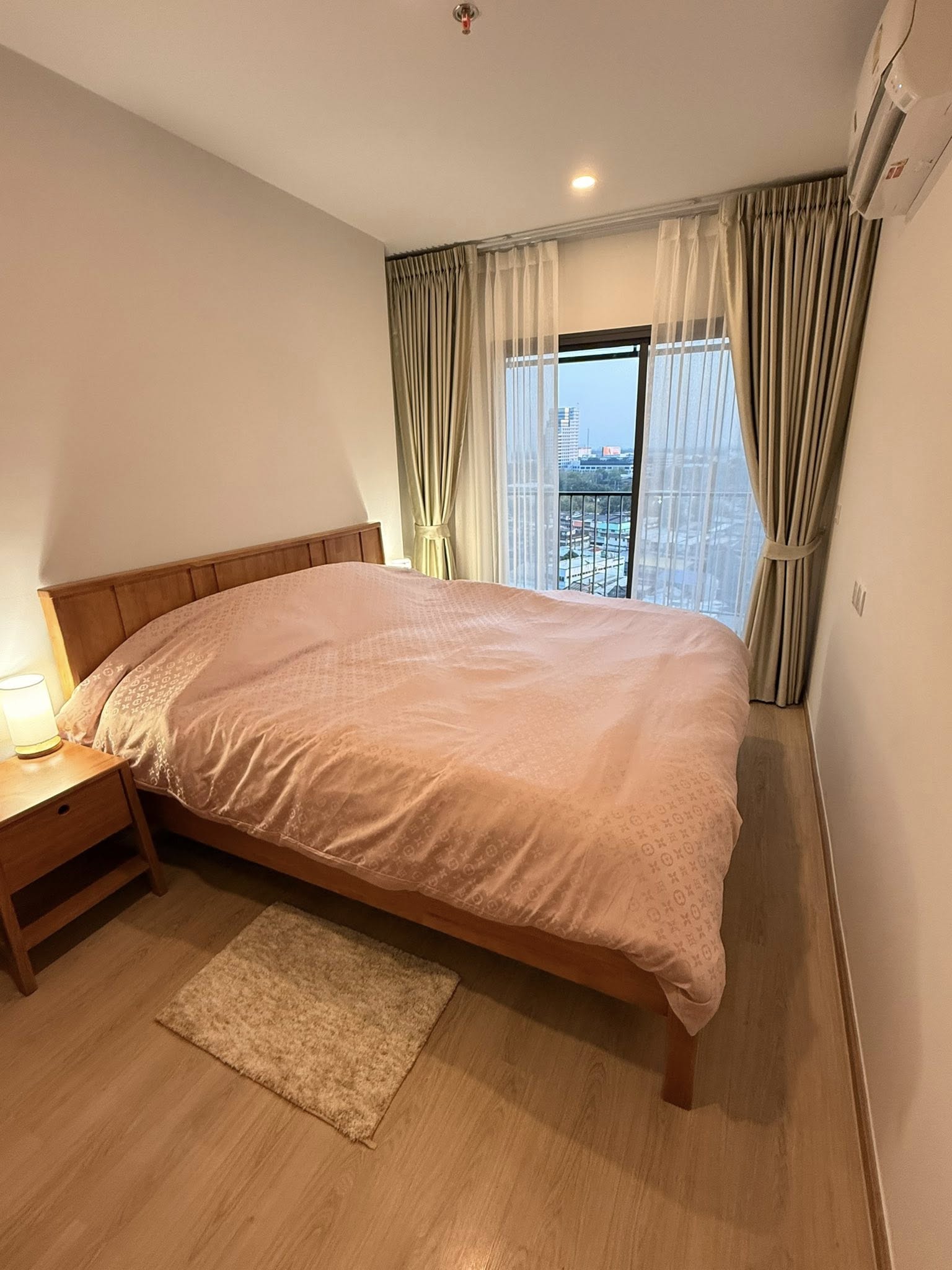 ให้เช่าคอนโดใหม่ Life Rama 4 - Asoke (ไลฟ์ พระราม 4 - อโศก) วิวแม่น้ำสวยมาก ใกล้ MRT ศูนย์สิริกิติ์ เพียง 300 เมตร