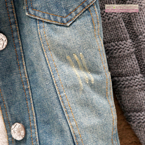 เสื้อกันหนาว ทรงเท่ๆ สำหรับสาวไซส์เล็ก ช่วงตัวเป็นผ้ายีนส์ ด้านในบุขนอุ่นมาก ช่วงแขนเป็นไหมพรมทอเนื้อดี ช่วงขอแต่ขนเฟลอ ถอดออกได้ (ขนฟูหนาประมาณ 60% ของในรูป) same pic