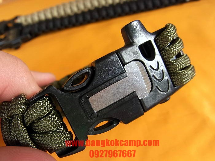 สายรัดข้อมือ (สีเขียว) Survival 550 PARACORD BRACELET ถักจากเชือกพาราคอด PARACORD550 รุ่นใหม่มีแท่งจุดไฟ+นกหวีด สีเขียว