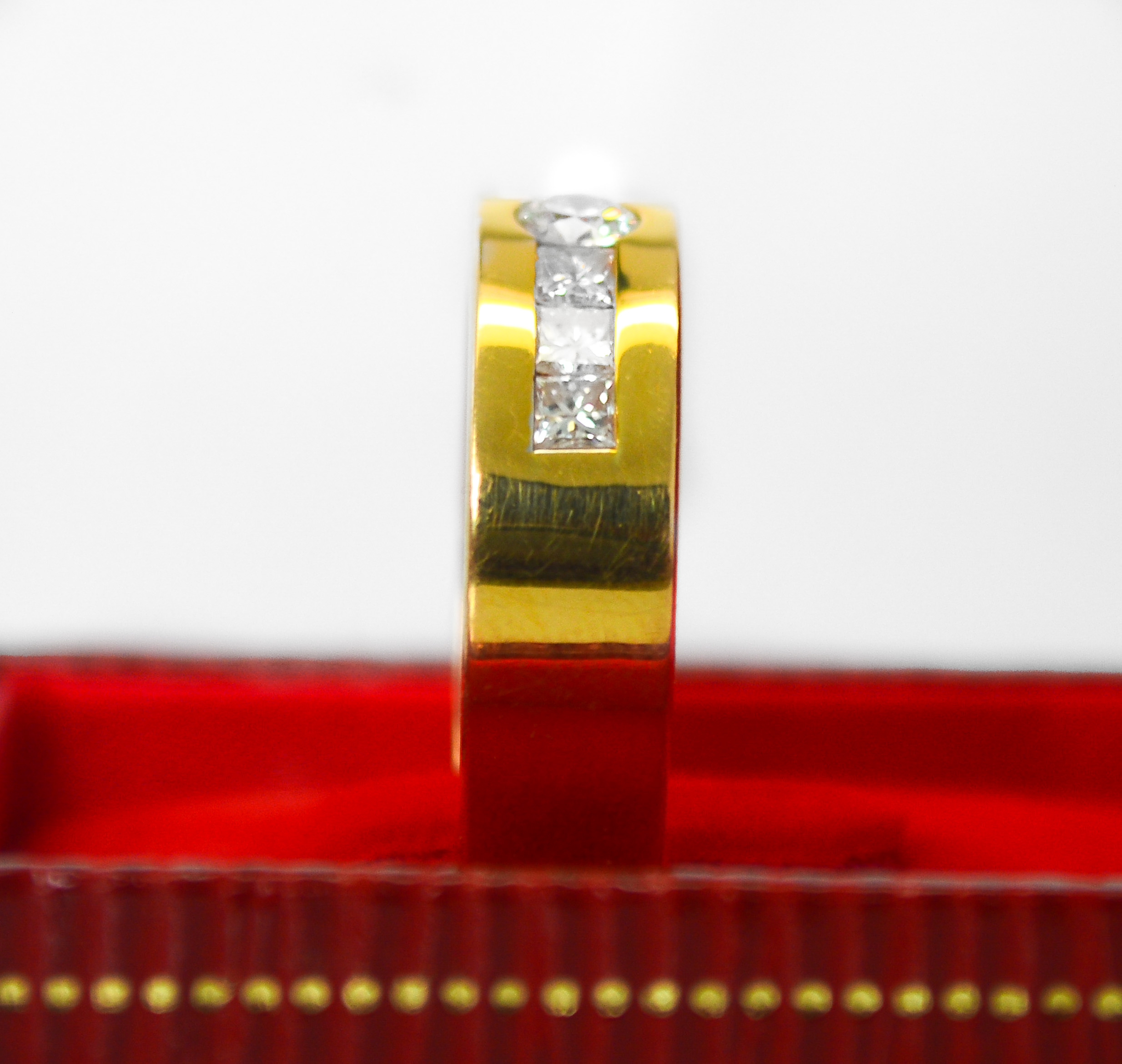 แหวนเพชรชาย ทอง 5.7 g เพชรน้ำหนักรวม 0.83 กะรัต เม็ดกลาง 0.23 ข้าง 0.60 (Sold)