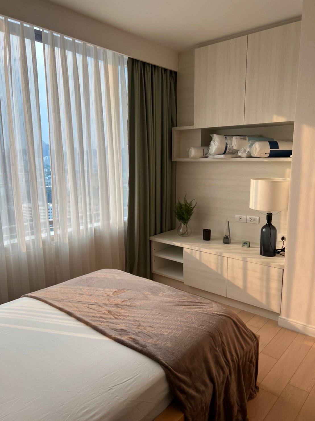 ขายคอนโด Eight Thonglor Residence (เอท ทองหล่อ เรสซิเดนซ์ ) ลักษณะห้อง - ขายคอนโดชั้น 23 วิวสระว่ายน้ำ ราคา 22 ล้าน