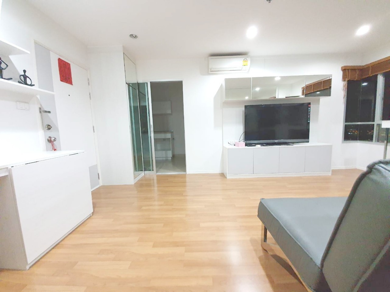 ขายคอนโด Lumpini Place Suksawat - Rama 2 ลุมพินี เพลส สุขสวัสดิ์ - พระราม 2 ห้องใหญ่ 1 ห้องนอน 1 ห้องน้ำ ขนาด 41 ตรม. ห้องมุม มีทั้งหมด 35 ชั้น