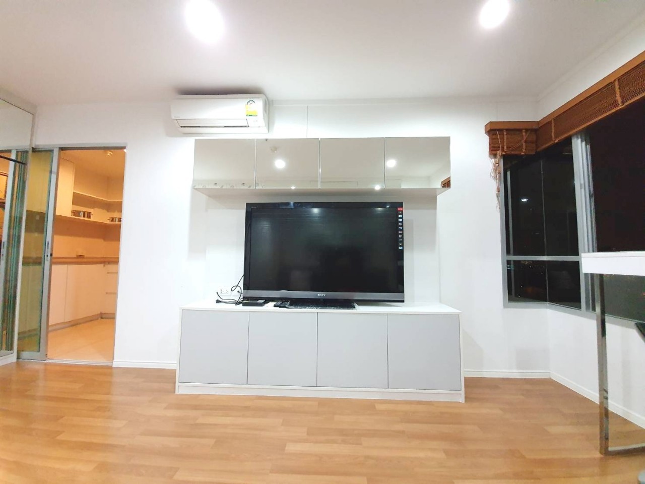 ขายคอนโด Lumpini Place Suksawat - Rama 2 ลุมพินี เพลส สุขสวัสดิ์ - พระราม 2 ห้องใหญ่ 1 ห้องนอน 1 ห้องน้ำ ขนาด 41 ตรม. ห้องมุม มีทั้งหมด 35 ชั้น