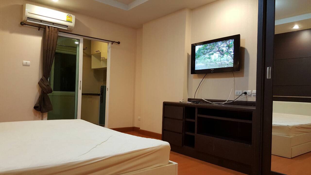 ให้เช่าคอนโด Happy Condo Ratchada 18 (แฮปปี้ คอนโด รัชดา 18) ห้องพักใหม่เอี่ยม ห้องสตูดิโอ, 1 ห้องน้ำ, ห้องครัว, ขนาด 28 ตร.ม.