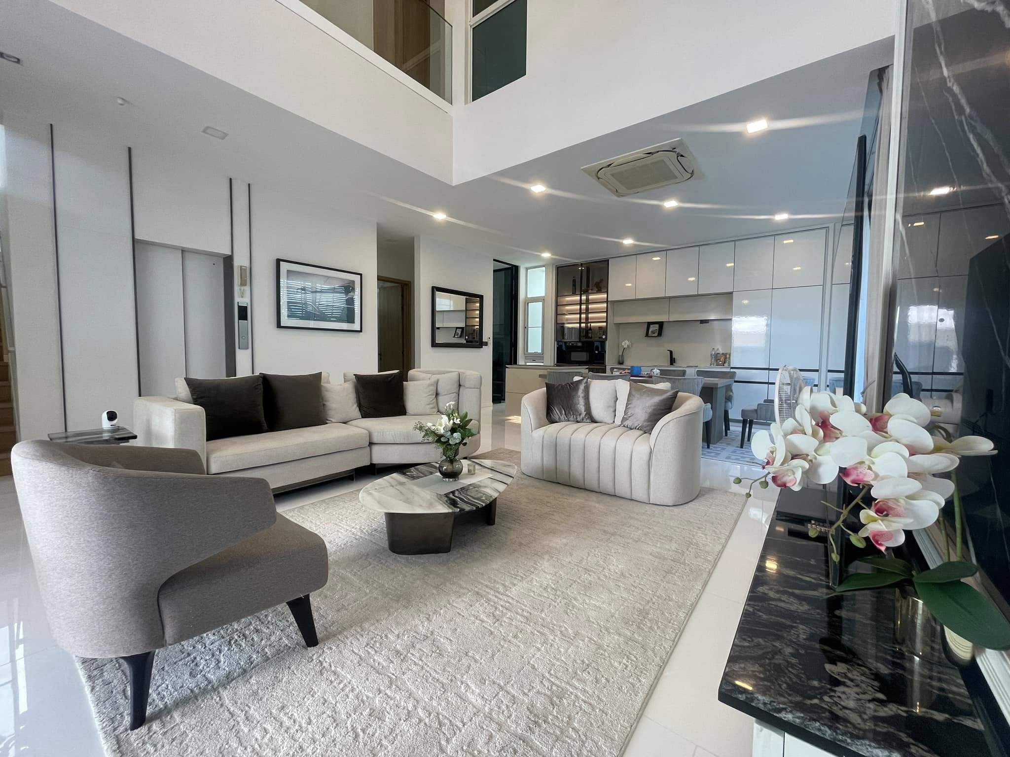 ให้เช่าบ้านเดี่ยวพร้อมเข้าอยู่ หมู่บ้าน Vive Ekkamai-Ramintra (วีเว่ เอกมัย-รามอินทรา) (เลียบด่วนรามอินทรา) 220,000 บาทต่อเดือน