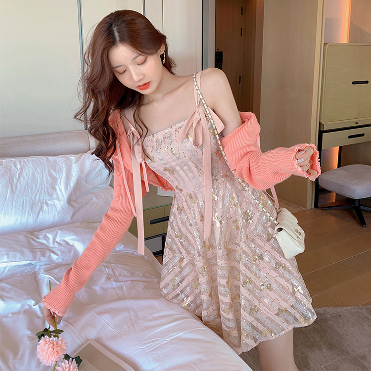 Palglg : พรีออเดอร์ เดรสสั้นลายริ้วประดับผีเสื้อ มีสายผูกโบว์ที่ไหล่หวานๆ แบรนด์แท้