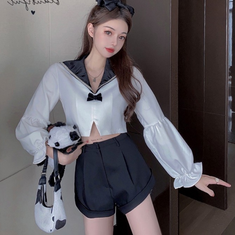 พรีออเดอร์ : เสื้อเชิ้ตแขนยาวสีขาวแต่งปกกะลาสี และ กางเกงขาสั้นสีดำ (ราคาแยกชิ้น)