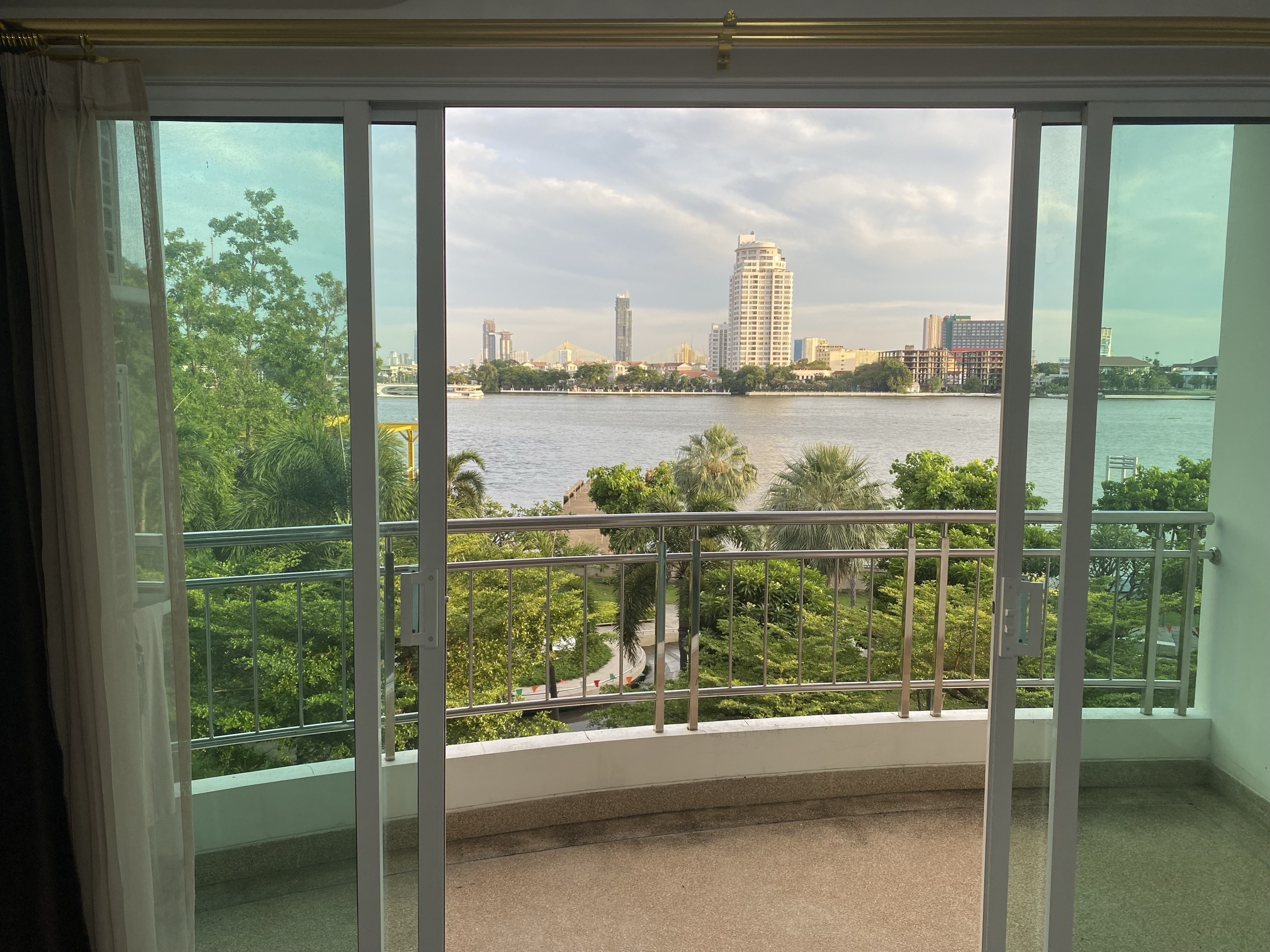 ขายคอนโด Supalai River Resort (ศุภาลัย ริเวอร์ รีสอร์ท) 2 ห้องนอน 2 ห้องน้ำ คอนโด low rise ชั้น 4 ขนาด 125 ตรม วิวแม่น้ำ