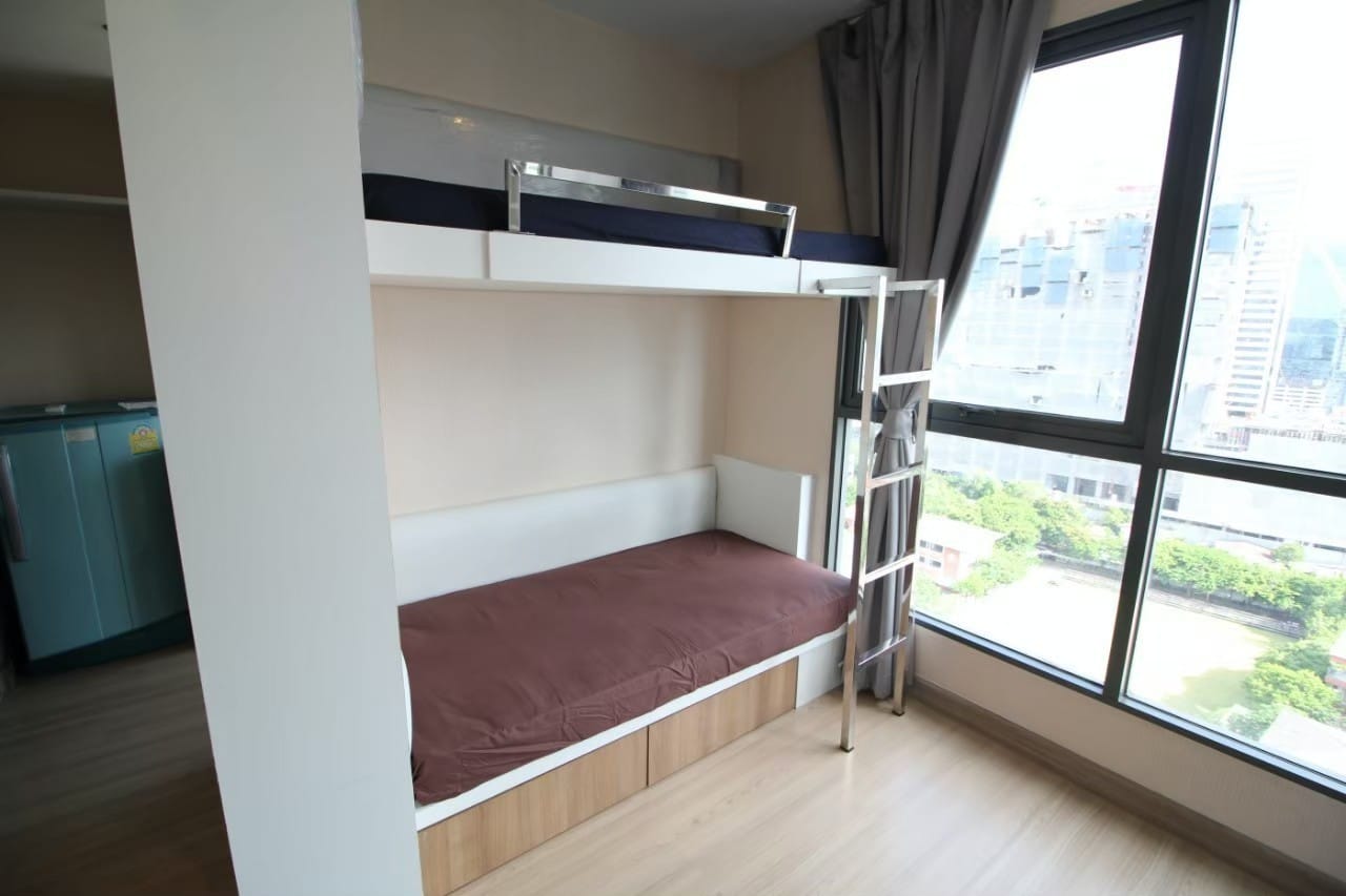 ให้เช่า IDEO Mobi Phaya Thai : ไอดีโอ โมบิ พญาไท 14,000 บ./เดือน ห้องสตูดิโอ ขนาด 21.30 ตร.ม., ชั้น 19, ทิศใต้ ตกแต่ง Built-in เตียง 2 ชั้น