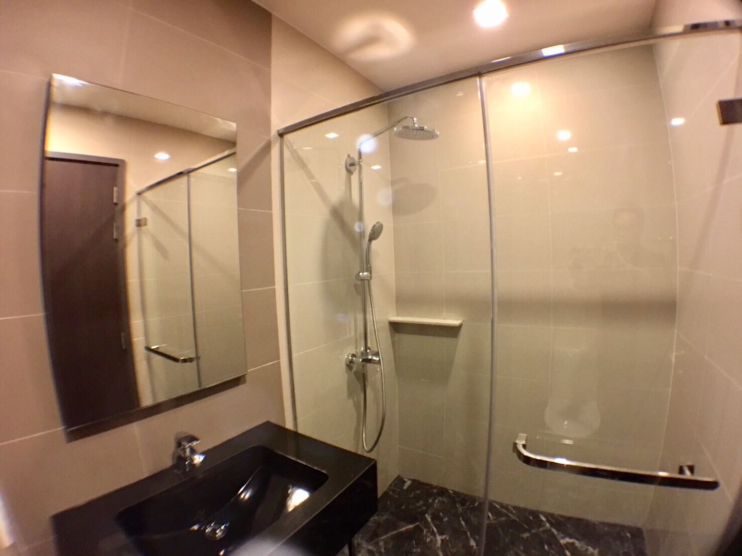 ให้เช่าคอนโด EDGE SUKHUMVIT 23 ( เอดจ์ สุขุมวิท 23 ) รายละเอียดดังนี้ 1 ห้องนอน 1 ห้องน้ำ ห้อง 010513