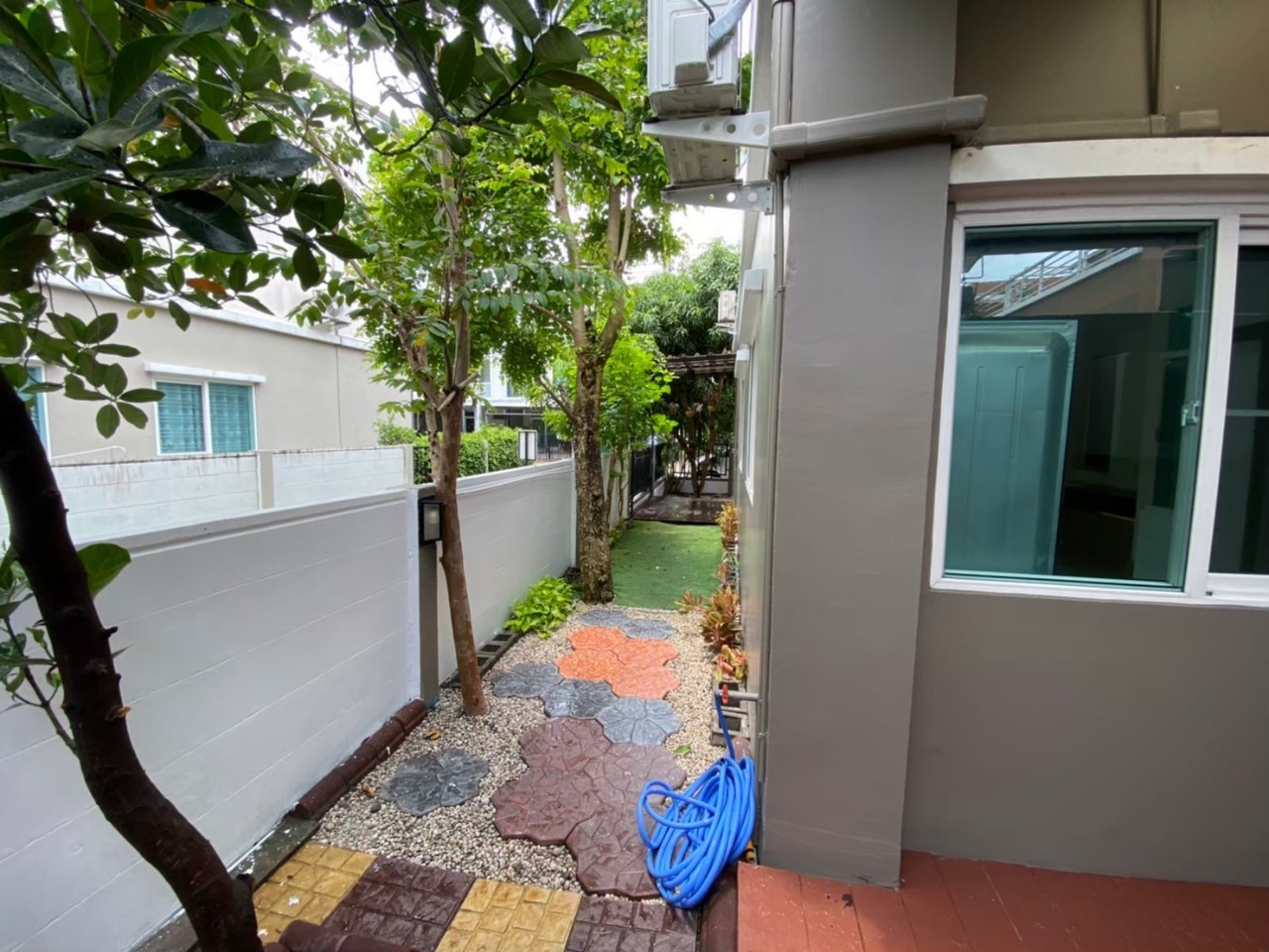 ให้เช่าทาวน์เฮาส์ 2 ชั้น Gusto Phaholyothin – Saimai : หมู่บ้าน กัสโต้ พหลโยธิน – สายไหม ถนนสายไหม เนื้อที่ 32.75 ตารางวา 2 ชั้น 4 ห้องนอน 3 ห้องน้ำ