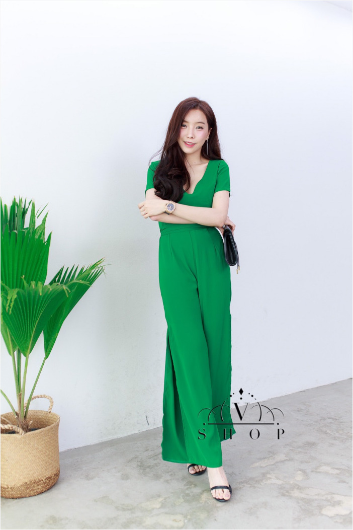 จั๊มสูทขายาวสีเขียว ผ้าทิ้งตัว ใส่สบาย ทรงสวย ดีเทลเก๋ๆผ่าข้าง