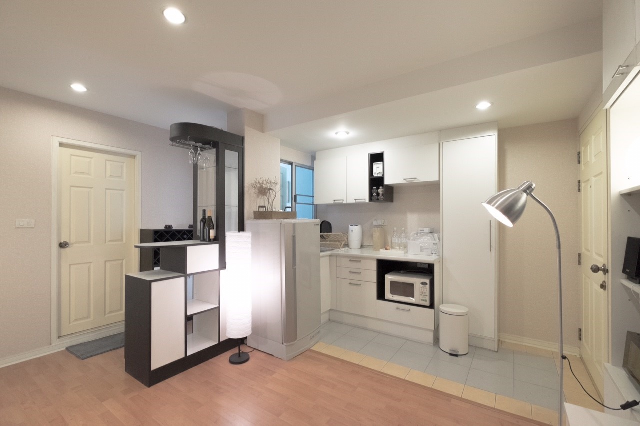 ขายคอนโด Parkview ( พาร์ควิว – วิภาวดี ) 1 ห้องนอน ราคา 1.95 ล้าน ห้องมุม พื้นที่ 33.5 ตร.ม ทิศเหนือ ตึก C4 ชั้น 2 พร้อมเฟอร์นิเจอร์ บิ้วอินท์