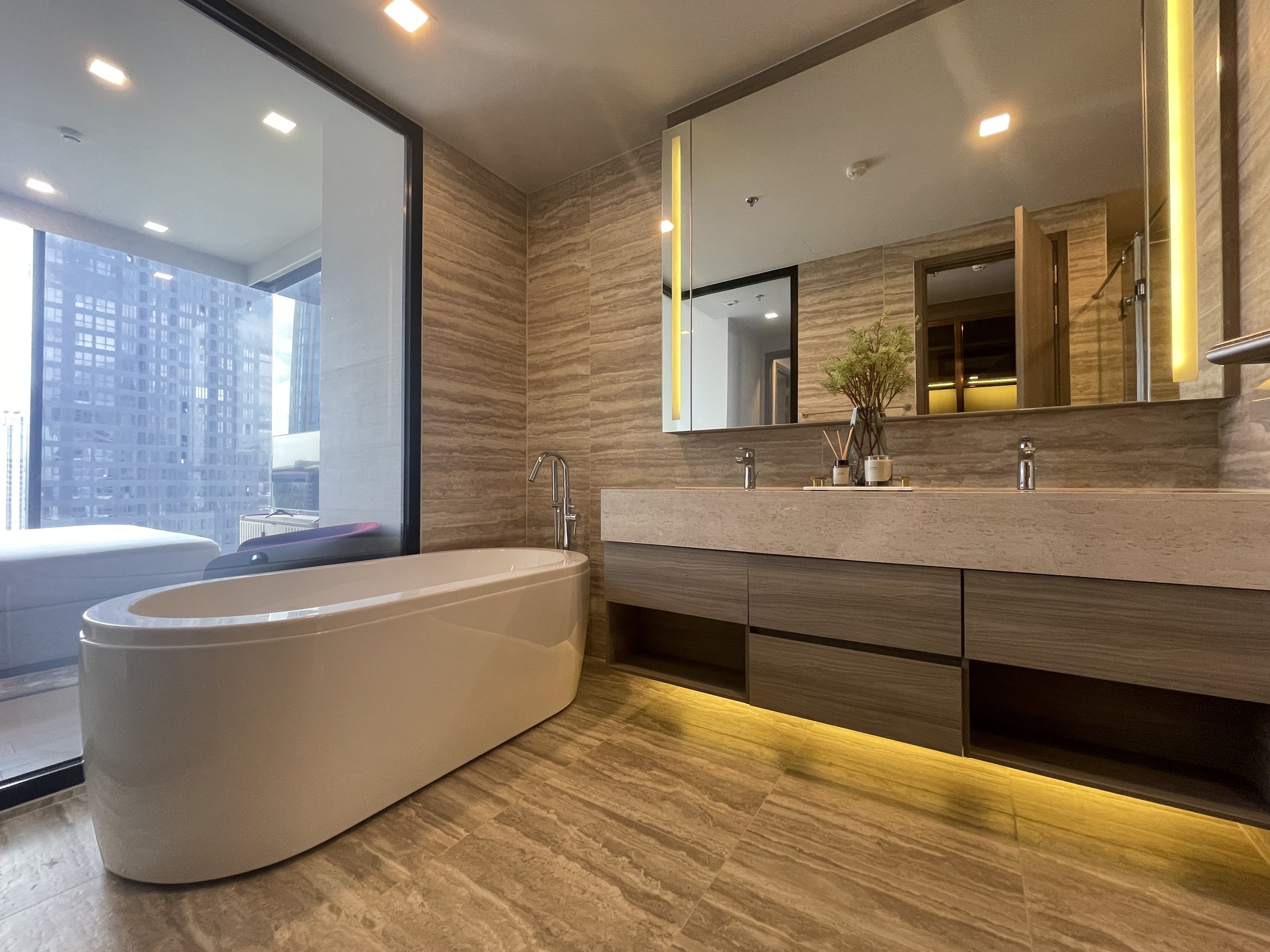 ให้เช่าคอนโด เซเลส อโศก / For Rent Celes Asoke (English below)