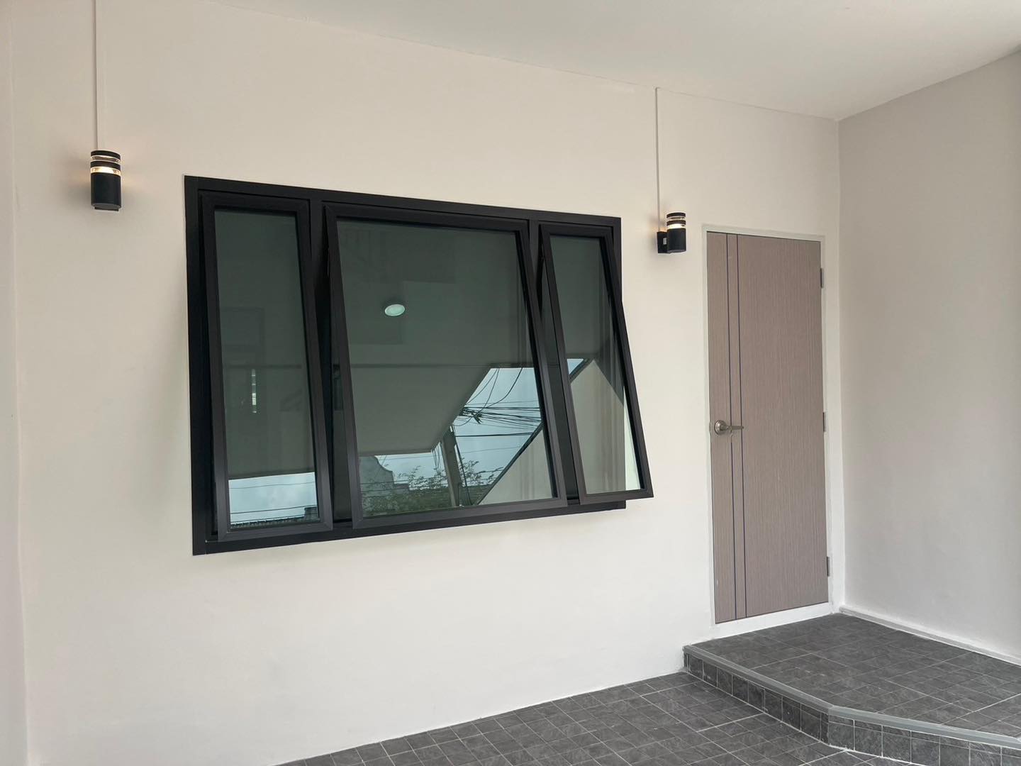 ขายทาวน์โฮม 3 ชั้น โครงการหมู่บ้านลัลลี่วิลล์ ลำลูกกา-คลอง 1 ราคาเพียง 2,290,000 บาท ฟรีโอน