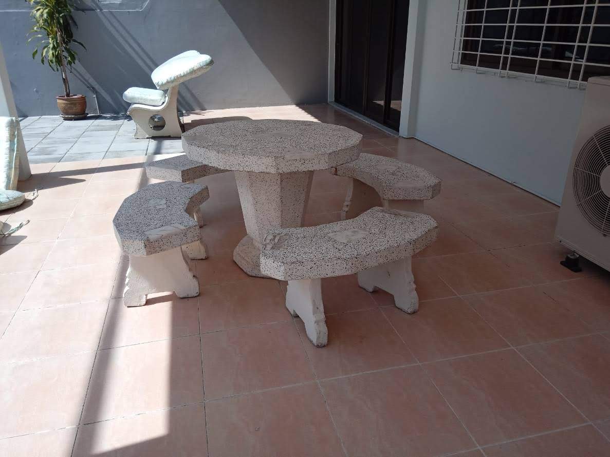 ให้เช่าทาวน์เฮ้าส์ 2 ชั้น หัวมุมถนน อยู่ในหมู่บ้าน กาญจนา ซอย จ่าบัน ศรีราชา 4 ห้องนอน 35,000 /ต่อเดือน