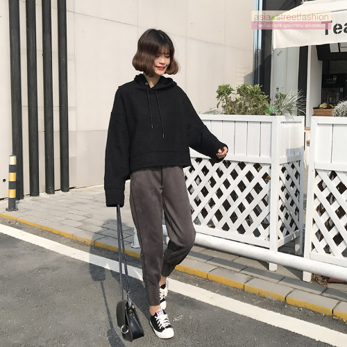 เสื้อกันหนาวฮู้ดดี้ แฟชั่นเกาหลี ตัวสั้นทรงแข็ง น่ารักมากจ้า ผ้าสักกะหลาดเนื้อนุ่มแต่เป็นทรง พร้อมส่ง งานจริงในภาพสุดท้ายน้า