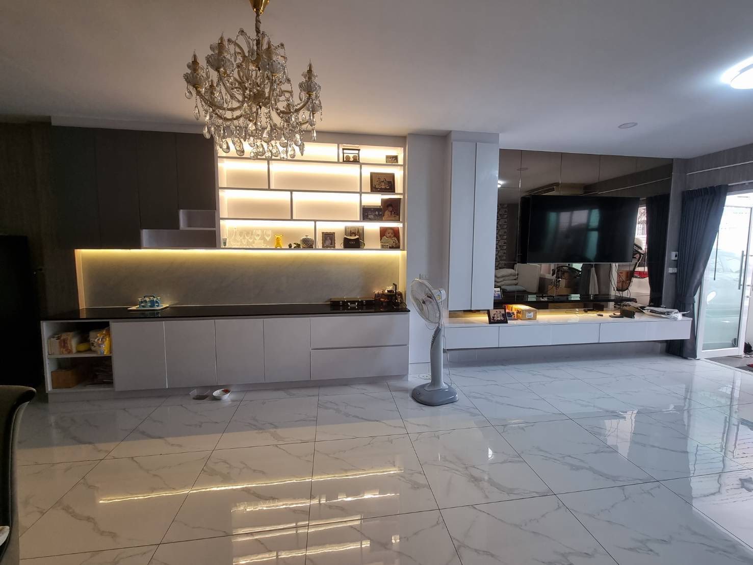 ปล่อยเช่าพร้อมขาย บ้านเดี่ยว 4 ชั้น ย่านสุทธิสาร 📍 ทำเลทอง! ห่าง MRT สุทธิสารเพียง 450 เมตร เดินสบาย