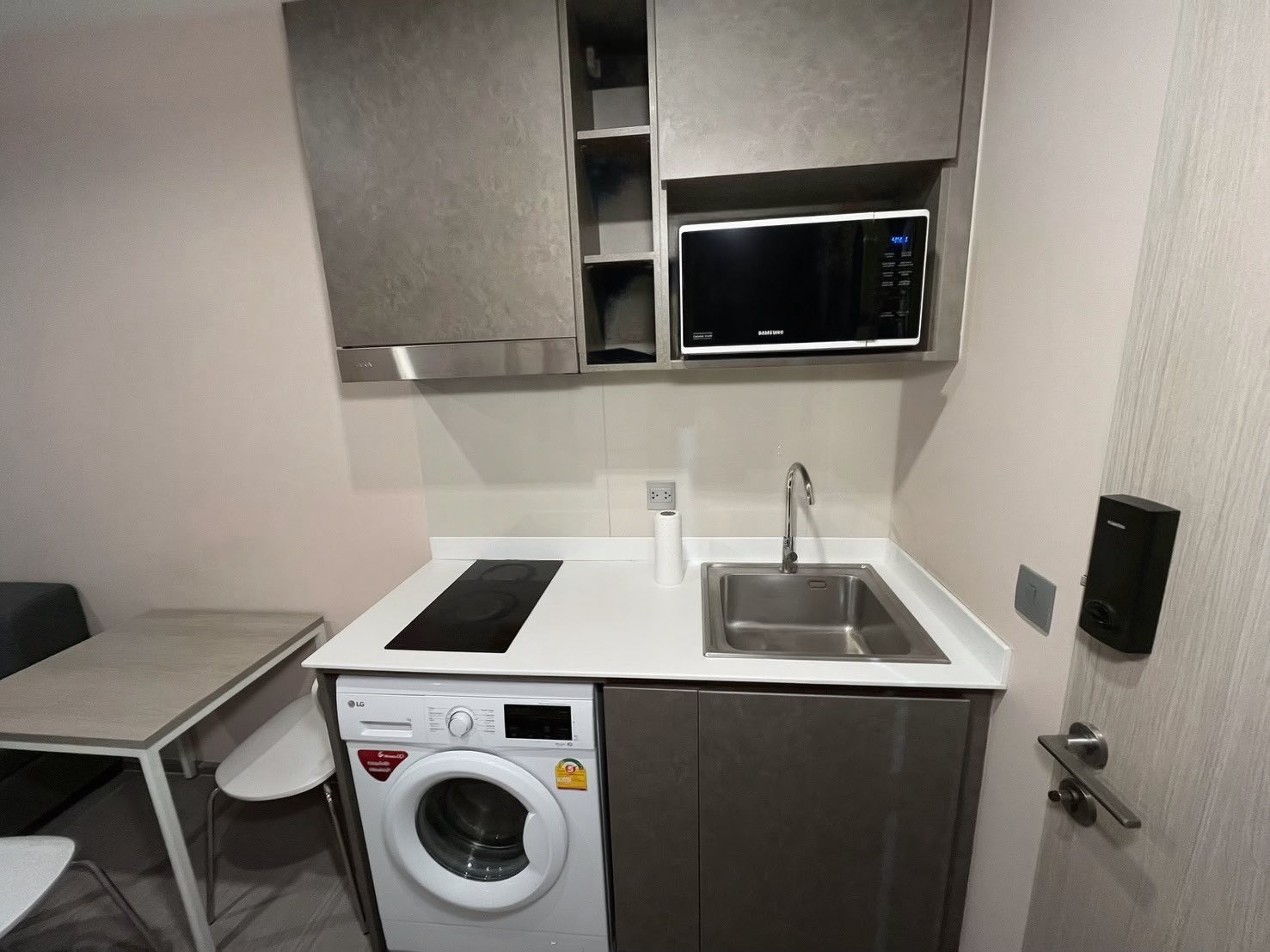 ð āđāļŦāđāđāļāđāļēāļāļāļāđāļ āđāļāļŠāļāļēāļĒ āđāļāļĢāļēāļ§āļąāļ āđāļāļĢāđāļĄ / For Rent Condo Aspire Erawan Prime