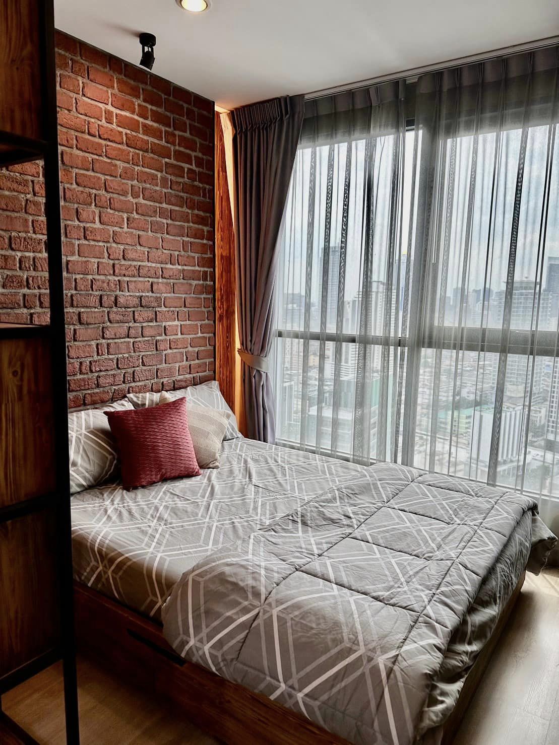 ให้เช่า IDEO Q Chula - Samyan (ไอดีโอ คิว จุฬา - สามย่าน) ห้อง สตูดิโอ ขนาด 28 ตรม. ตึก North ชั้น 30 วิวสระว่ายน้ำ วิวห้องสวยมาก