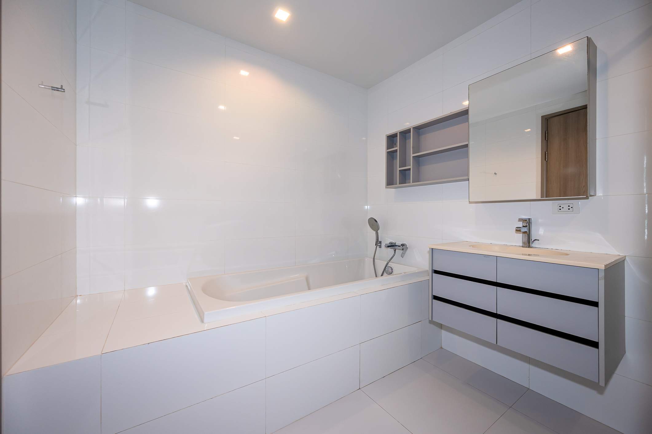 ให้เช่าคอนโด HQ by Sansiri (เฮช คิว บาย แสนสิริ) มีทั้งแบบ 1-2 ห้องนอน ห้องใหม่ยังไม่เคยพัก