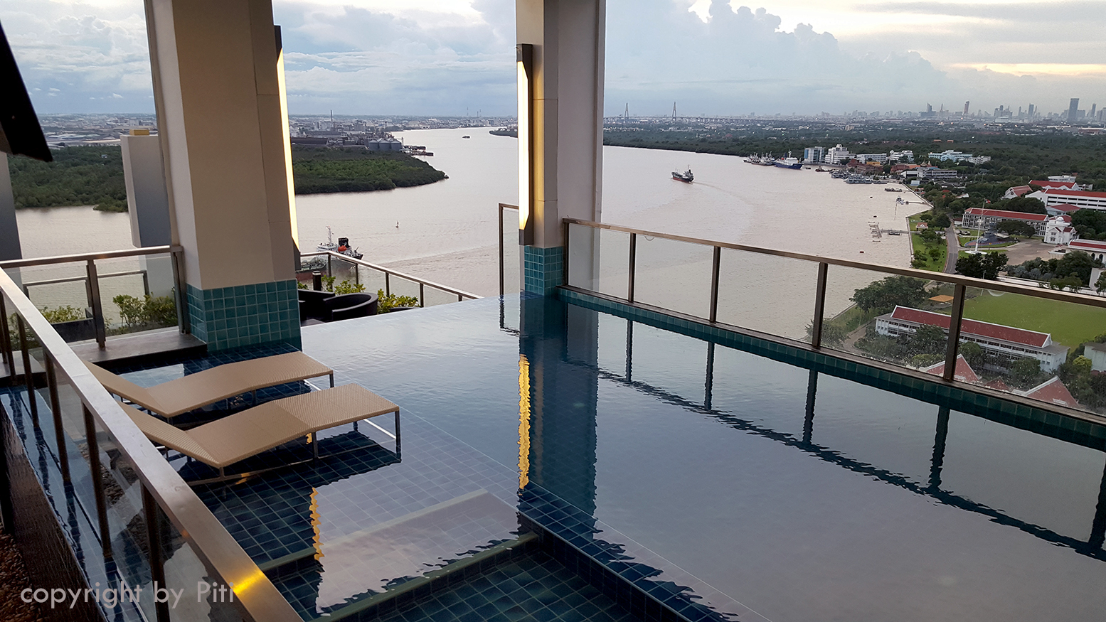 ขายคอนโด Knightsbridge Sky River Ocean (ไนท์บริดจ์ สกาย ริเวอร์ โอเชี่ยน) 1 ห้องนอน วิวโค้งแม่น้ำ