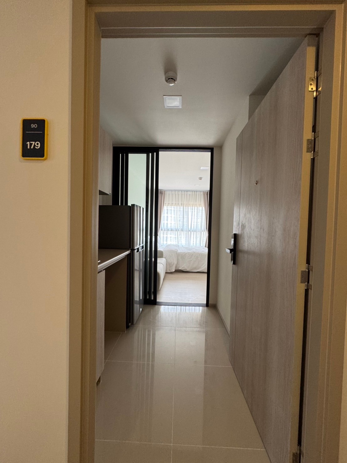 ให้เช่าคอนโดใหม่ใกล้ ม.ธรรมศาสตร์ มีรถรับ-ส่งถึงหน้า ม. dcondo Shine Rangsit (ดีคอนโด ชายน์ รังสิต) ห้องใหม่ไม่เคยปล่อยเช่า ด่วนก่อนเต็มนะจ๊ะ