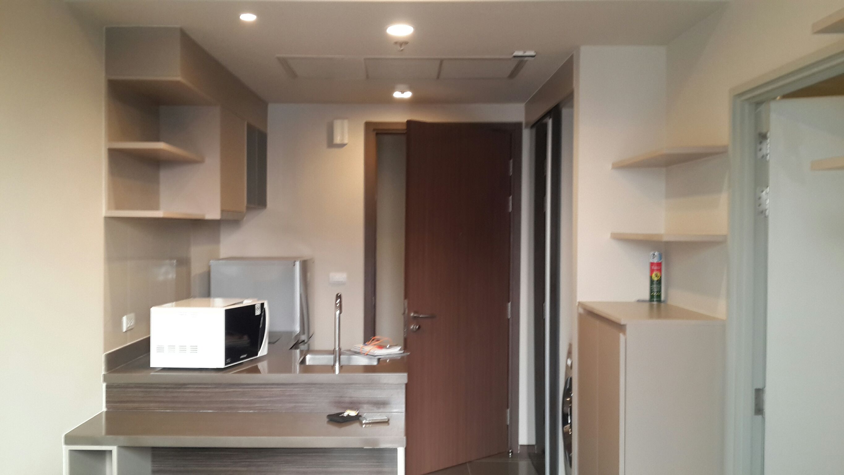 ขาย/ให้เช่า คอนโดออนิกซ์พหลโยธิน (Onyx Phahonyothin) 1 ห้องนอน 1 ห้องน้ำ พื้นที่ 31 ตรม. วิวสระน้ำ