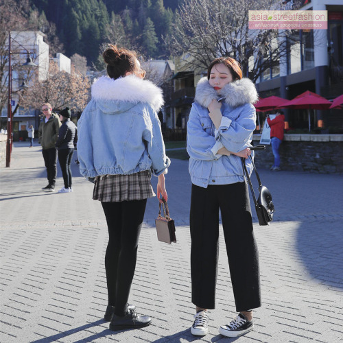 เสื้อกันหนาว ช่วงตัวเป็นผ้ายีนส์ ด้านในบุขนช่วงตัว ช่วงแขนบุซับในกันลม พร้อมขนเฟลอฟูนุ่มมาก งานดี การรันตีจ้า มี 3 สีน้า ขนสีเทา