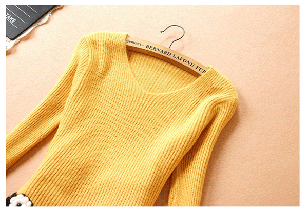 fashion เสื้อกันหนาว น่ารักๆ ผ้าไหมพรม คอวี สีเหลือง แต่งการ์ตูน ใส่เที่ยว ทำงาน